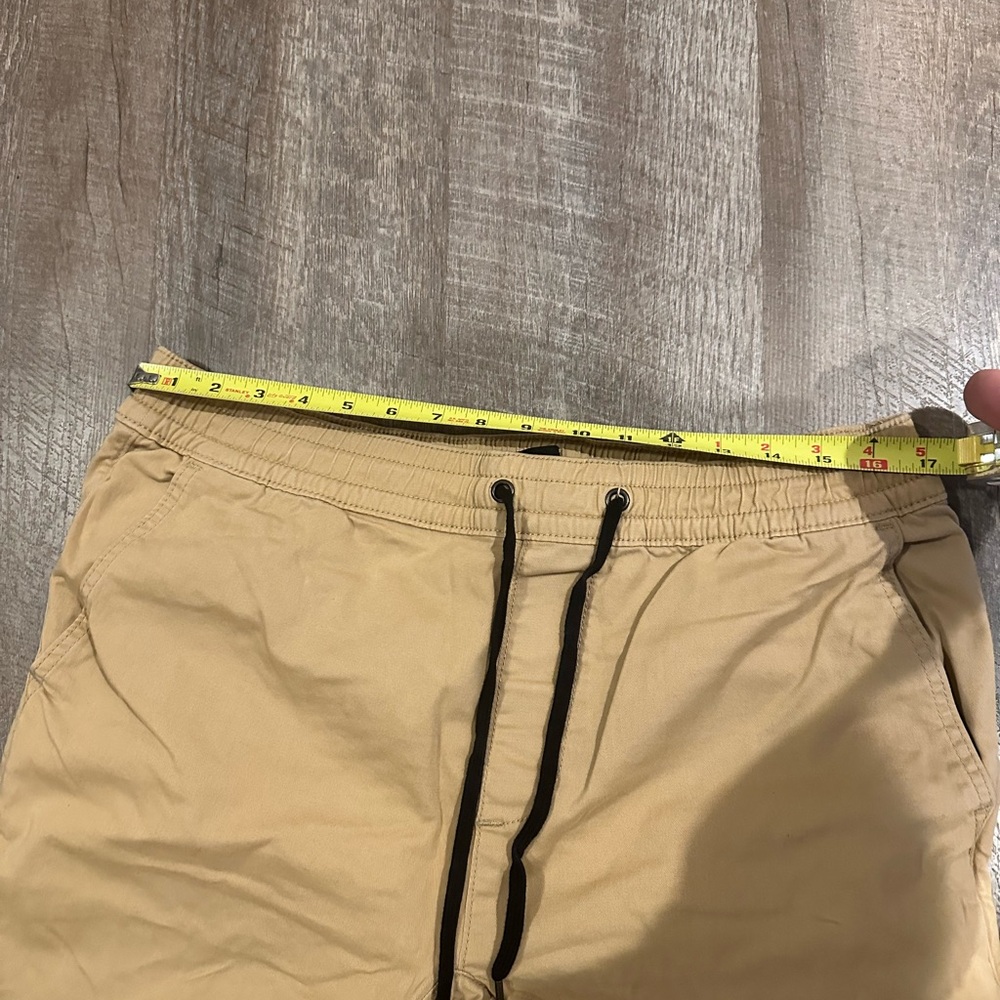Hollister Men's Tan Joggers with Drawstring - Picture 4 of 5